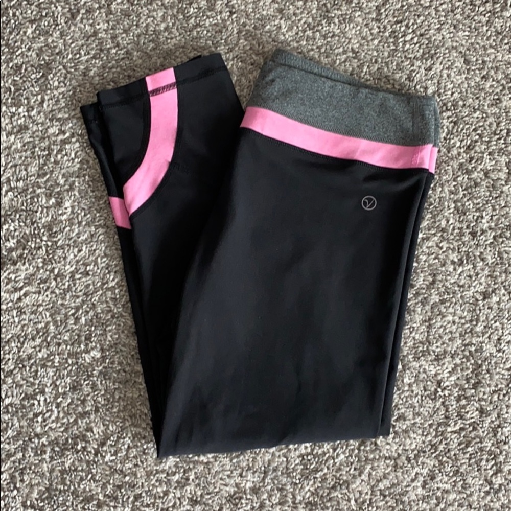 VOGO Athletica Leggings (Capris)